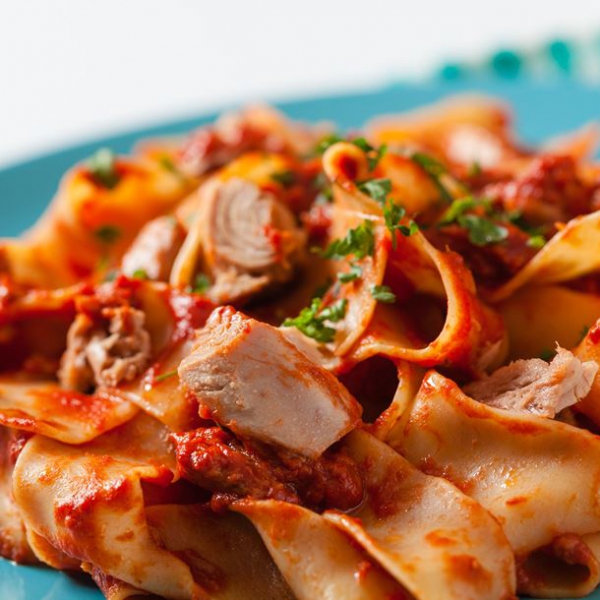 Tagliatelles au thon à la sauce tomate